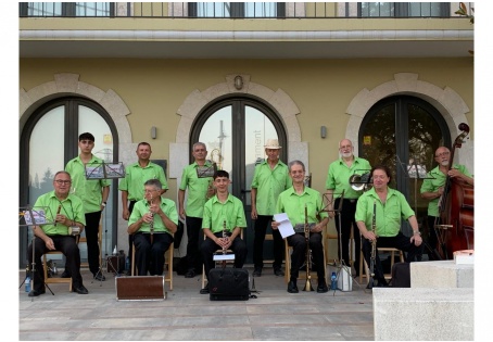 Sardanes de vermut a càrrec de la Cobla Cervianenca - Festa Major 2024