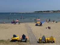 El servei de bany accessible de la platja de Riells ha atès 213 persones aquest estiu