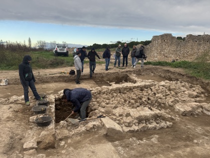 Noves dades sobre l’hàbitat situat a l’entorn del conjunt episcopal tardoantic d’Empúries