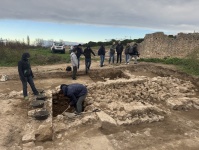 Noves dades sobre l’hàbitat situat a l’entorn del conjunt episcopal tardoantic d’Empúries